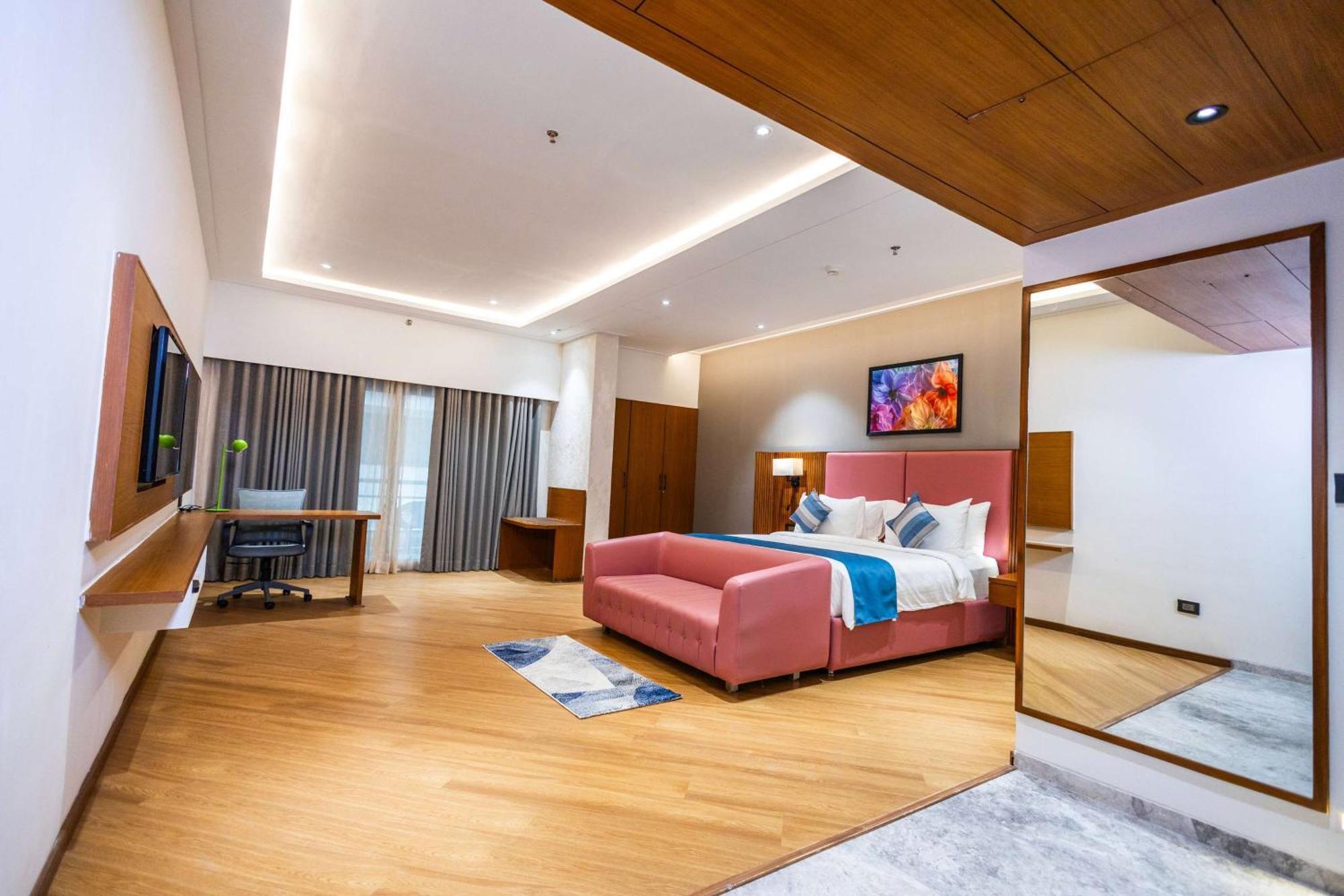 Ramada Encore By Wyndham Viramgam Exterior foto