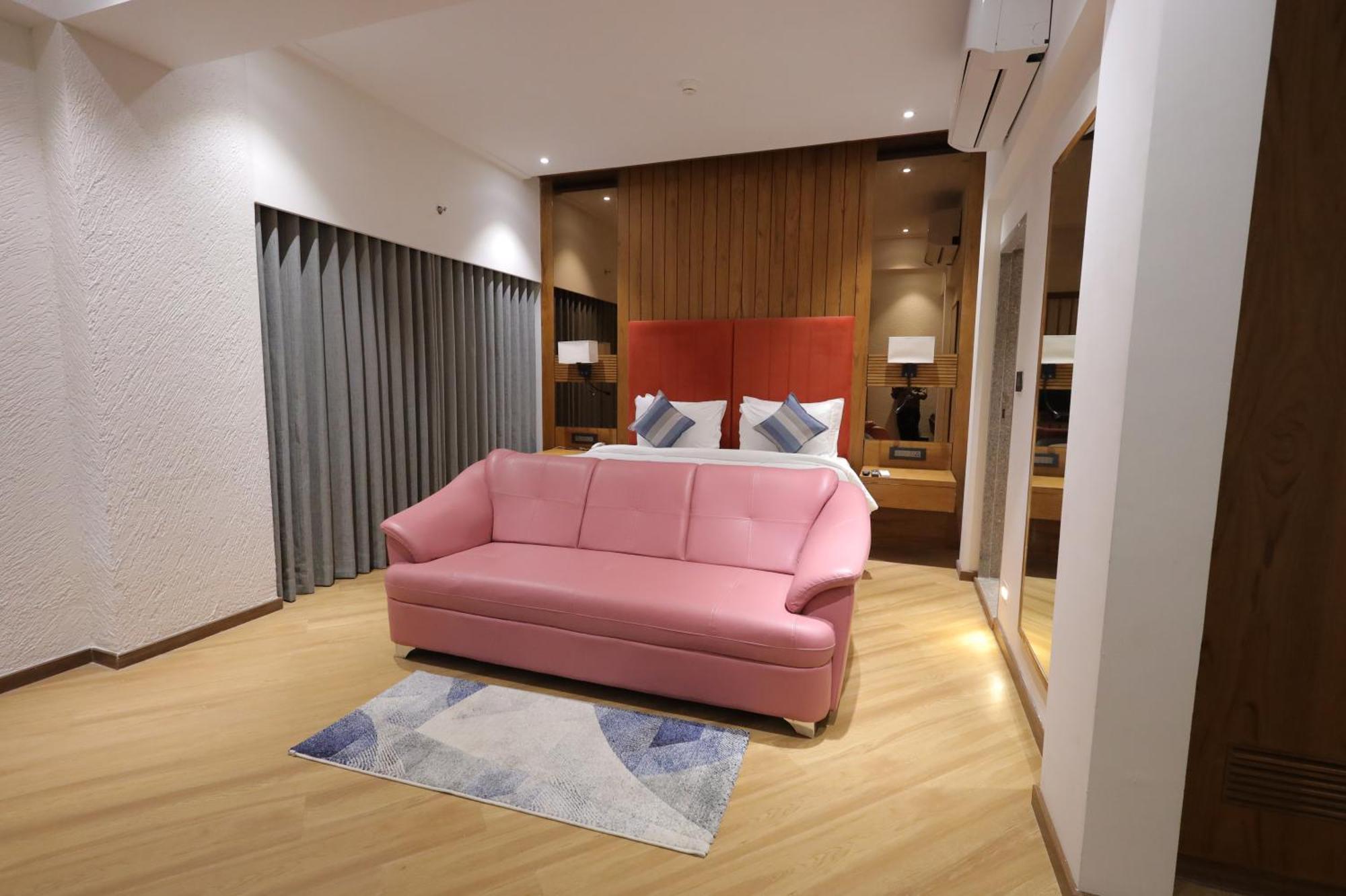 Ramada Encore By Wyndham Viramgam Exterior foto