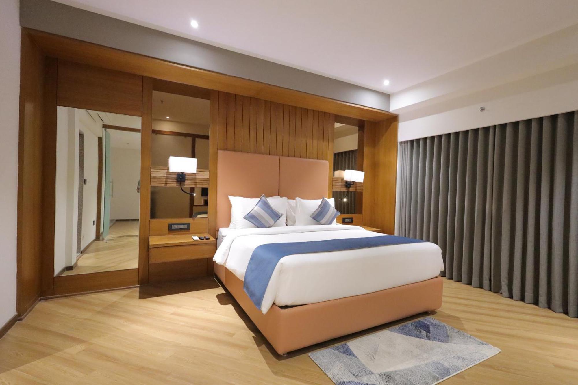 Ramada Encore By Wyndham Viramgam Exterior foto